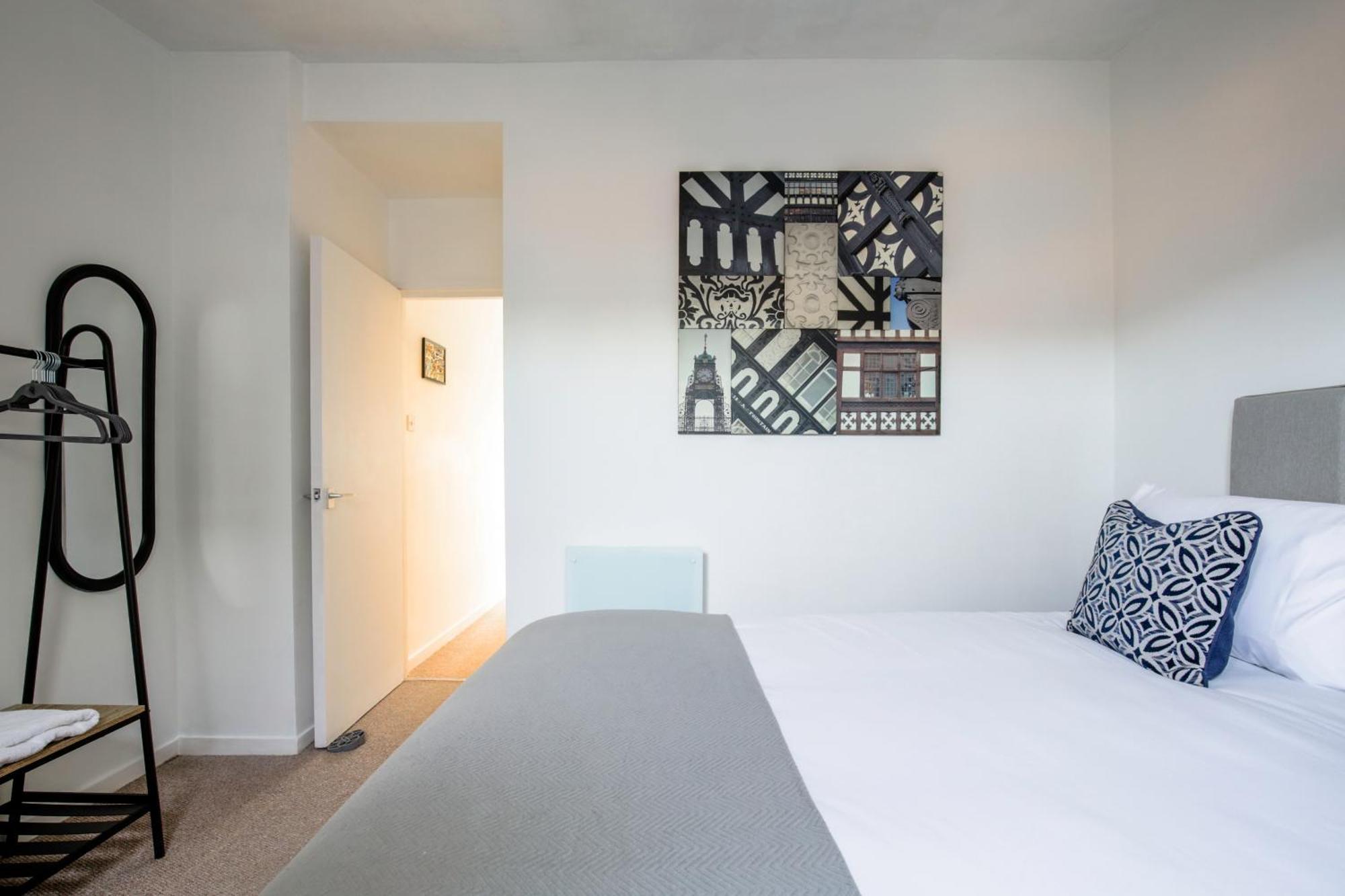 Chester Stays - Best Value Apartment With Free Parking In The Heart Of Честър Екстериор снимка