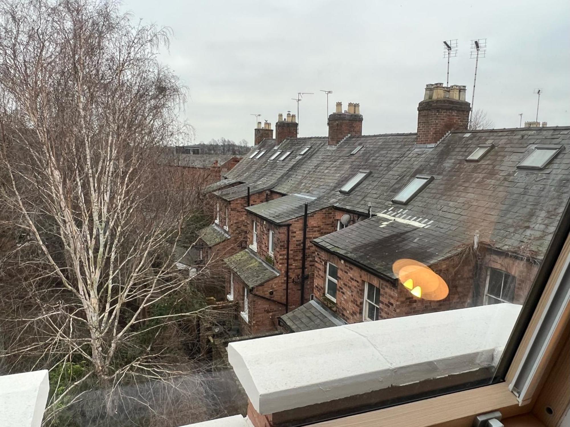 Chester Stays - Best Value Apartment With Free Parking In The Heart Of Честър Екстериор снимка
